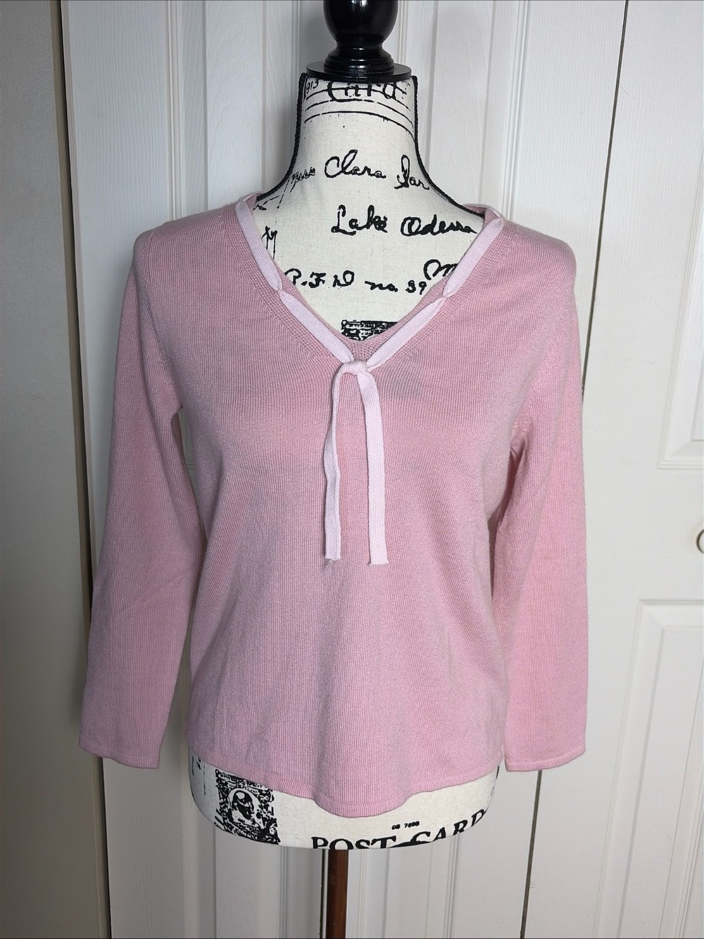 Vintage Designers Originals Medium Pink V-Neck Long Sleeve Sweater Feminine